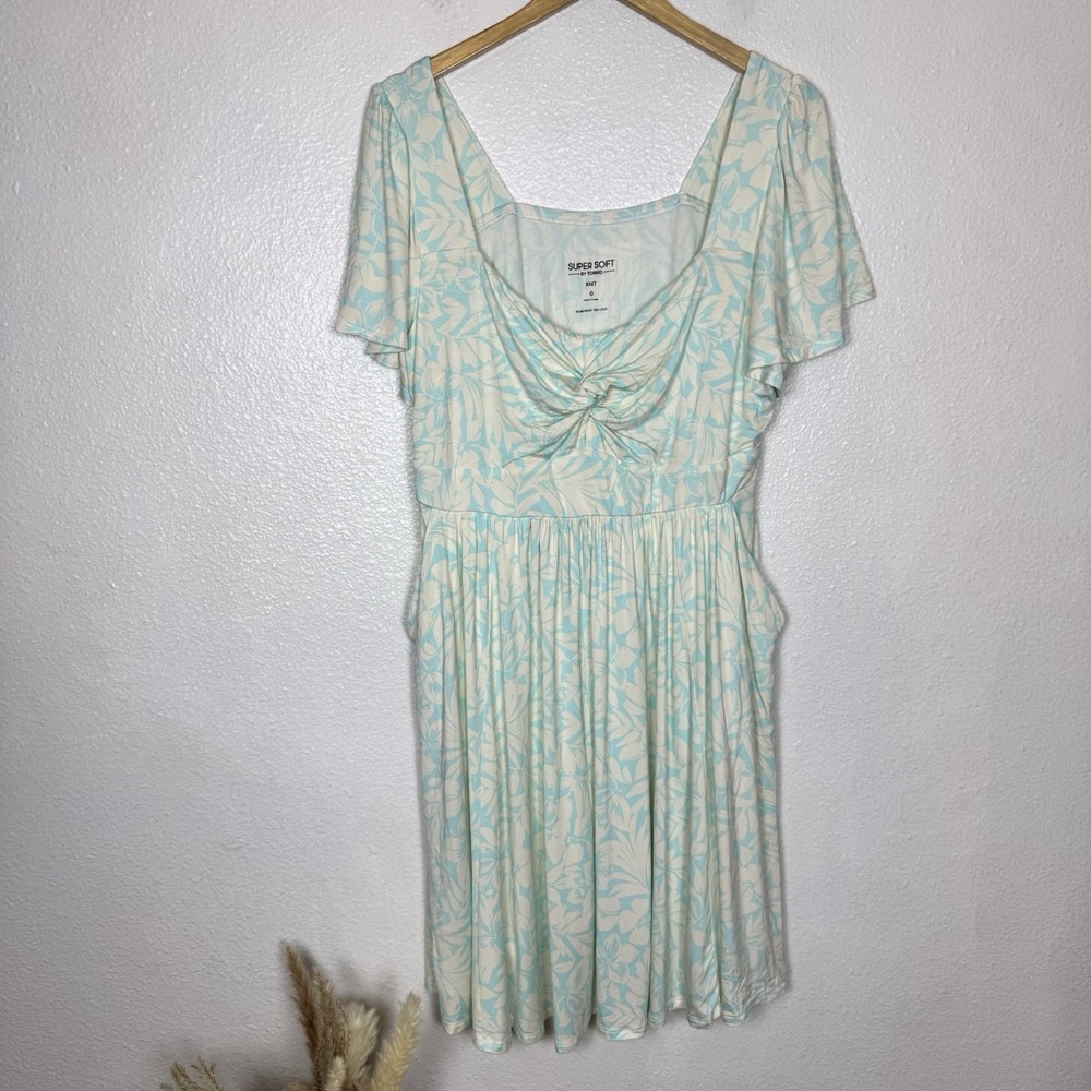 Torrid Mini Super Soft Twist Front Skater Dress Womens Large (0) Blue Floral